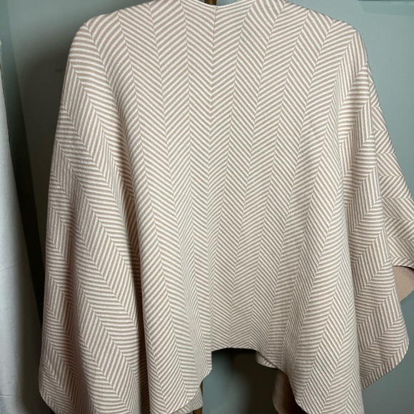 J. McLaughlin Cream Open Front Shrug with Textured Knit - Picture 2 of 3